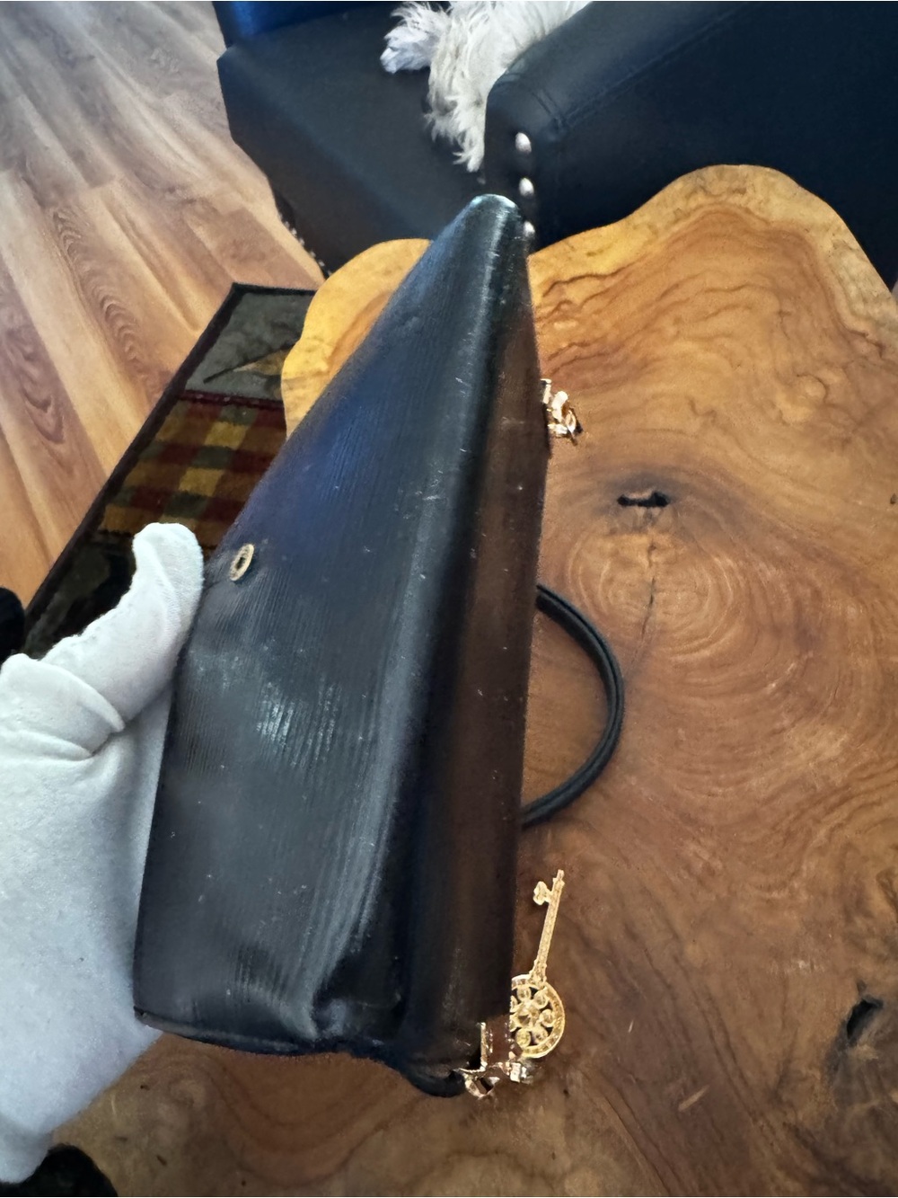 just in 🔥 Louis Vuitton Black EPI wallet converted Crossbody - Picture 6 of 17